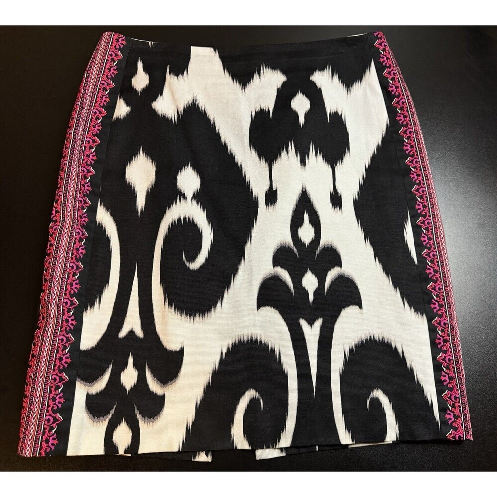 White House Black Market Woman’s  Ikat Pencil Skirt Pink Embroidered Size 0